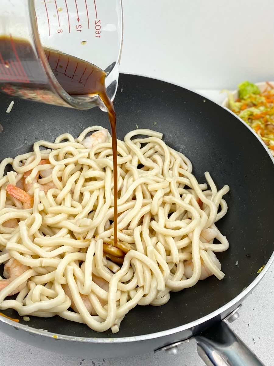 pour sauce to make shrimp Yaki Udon