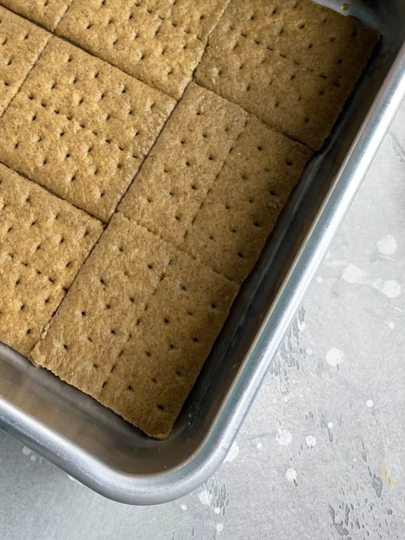 arrange crackers in a pan 