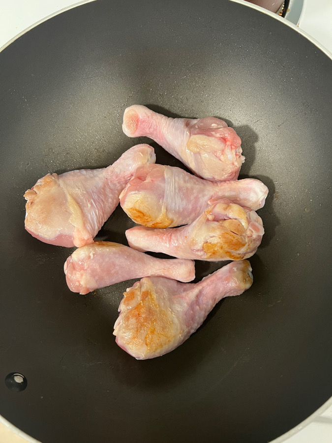 brown chicken in pan