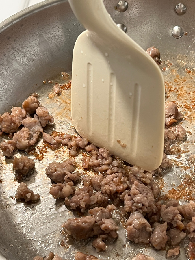 cook longganisa in a pan